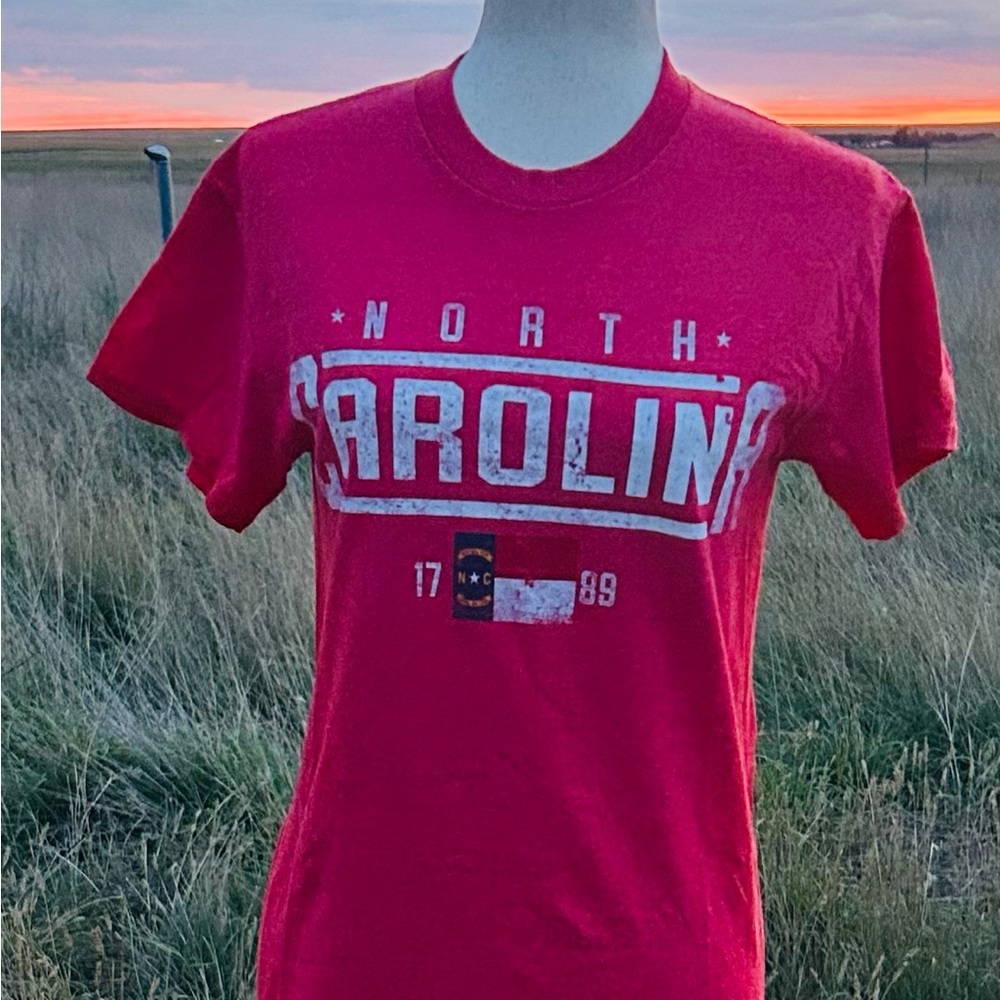 North Carolina Shirt. Size Medium